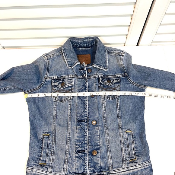 Abercrombie and Fitch Women’s distressed Jean Jacket - Picture 7 of 8